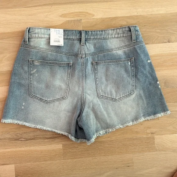 NWT Relaxed Fit- High Rise Denim Shorts - Picture 3 of 6